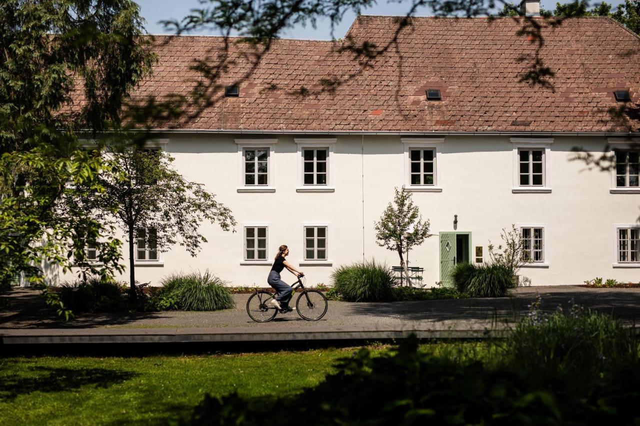 Boutique Hotel Zum Oberjaeger, Schloss Lackenbach Exterior photo