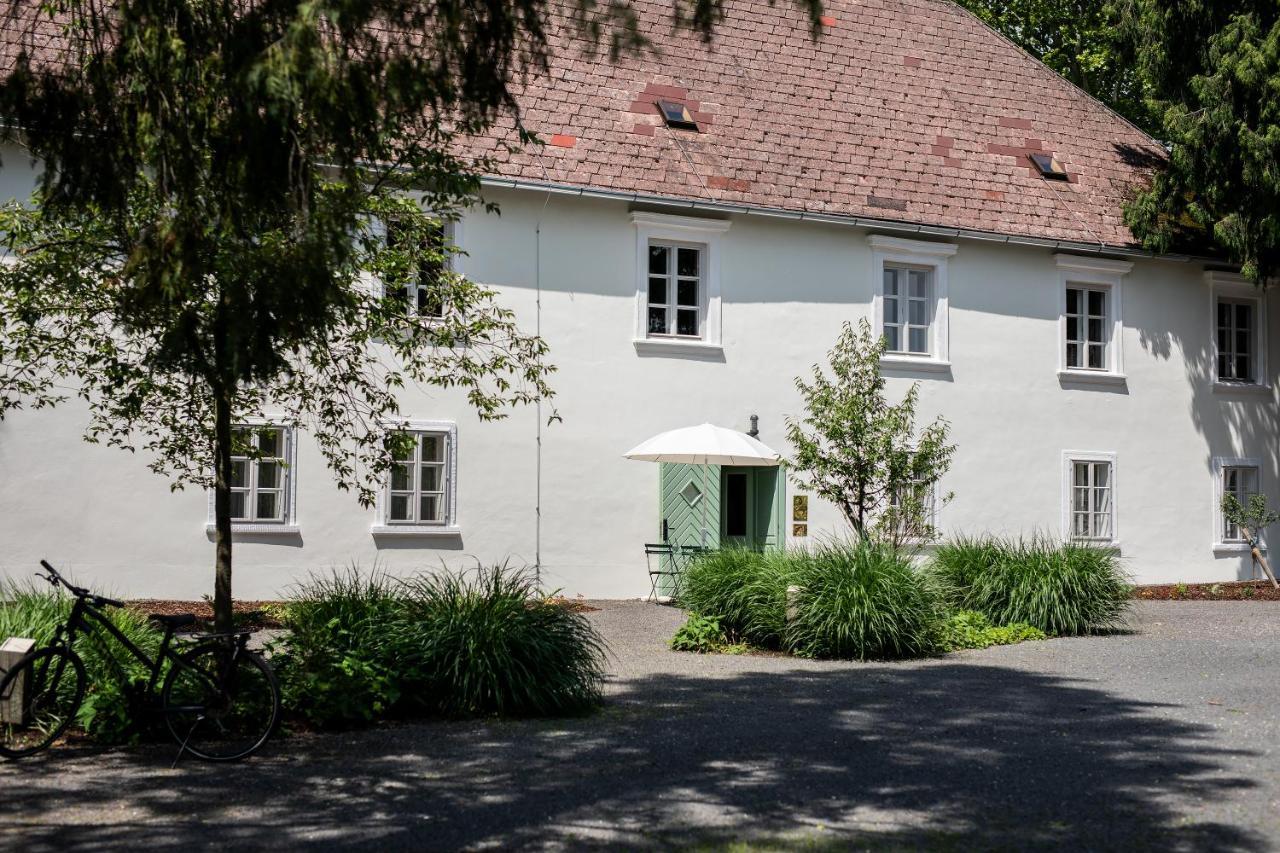 Boutique Hotel Zum Oberjaeger, Schloss Lackenbach Exterior photo